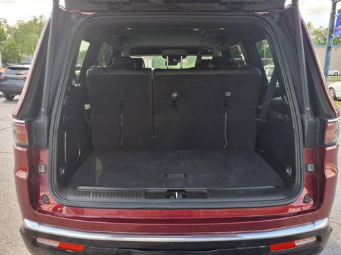 Used 2024 Jeep Wagoneer Series II AWD/4WD image 29