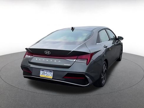 Used 2025 Hyundai Elantra Limited FWD image 14