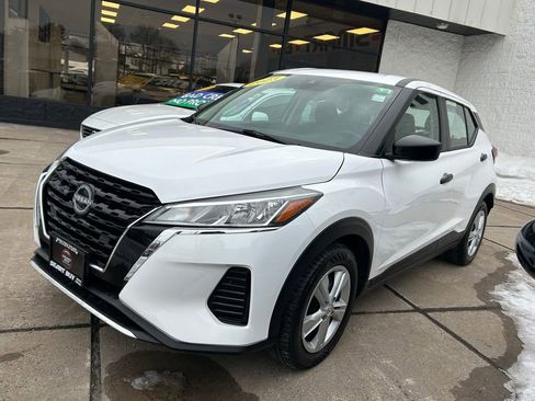 Used 2023 Nissan Kicks S image 2
