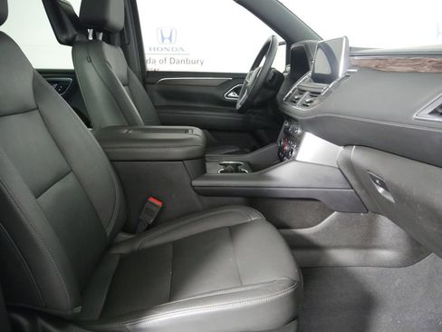 Used 2021 Chevrolet Suburban Z71 w/ Luxury Package AWD/4WD image 6