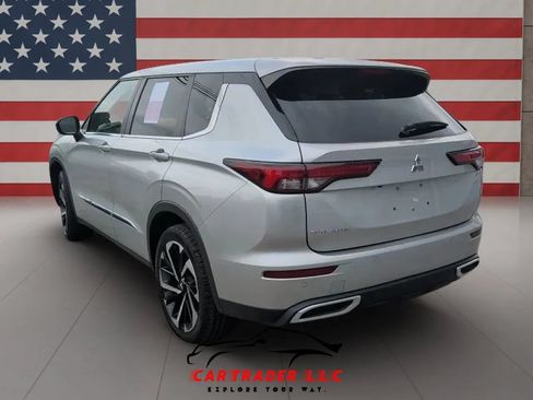 Used 2022 Mitsubishi Outlander ES FWD image 3