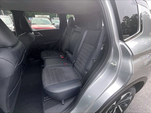 Used 2024 Mitsubishi Outlander SE AWD/4WD image 25