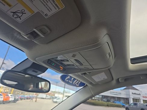 Used 2023 GMC Terrain Denali w/ Denali Premium Package image 17