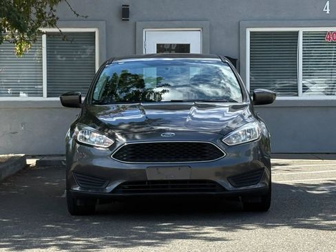 Used 2018 Ford Focus SE image 2