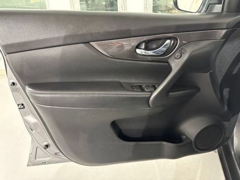 Used 2019 Nissan Rogue SV AWD/4WD image 19