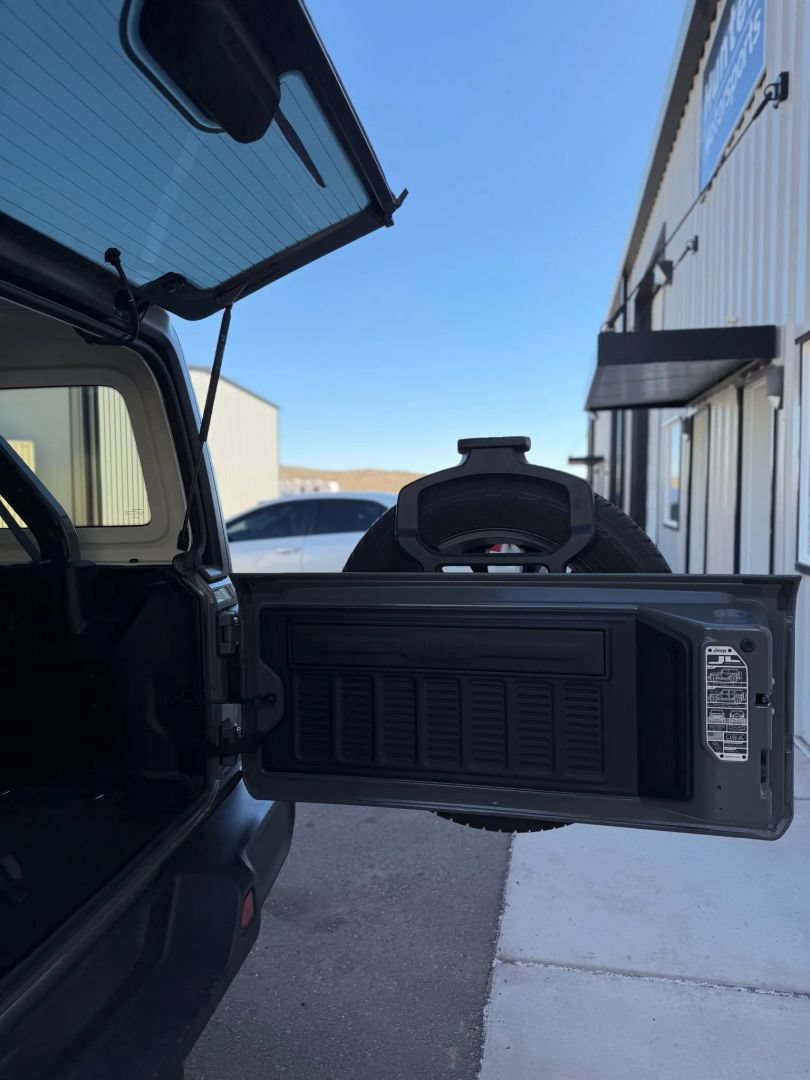 Used 2023 Jeep Wrangler Unlimited Sahara w/ Cold Weather Group AWD/4WD image 28