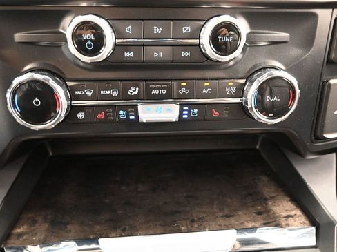 Used 2024 Ford F350 Lariat w/ Lariat Ultimate Package image 19