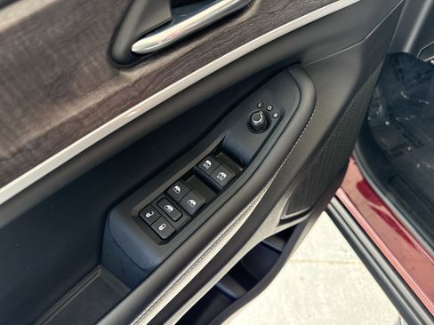 Used 2025 Jeep Grand Cherokee Limited AWD/4WD image 14