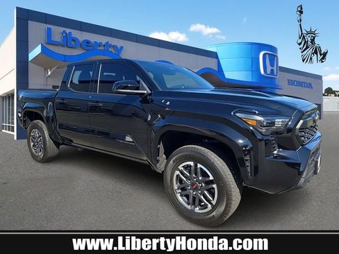 Used 2025 Toyota Tacoma TRD Sport AWD/4WD image 1