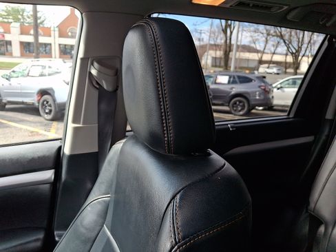 Used 2019 Toyota Highlander XLE image 17