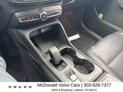 Used 2025 Volvo XC40 B5 Core image 8
