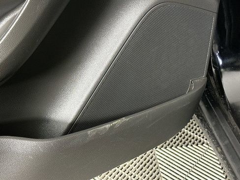 Used 2022 Chevrolet Trax LT w/ LT Convenience Package image 26