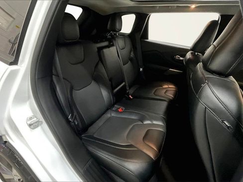 Used 2022 Jeep Cherokee Limited image 25