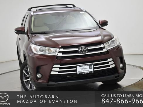 Used 2019 Toyota Highlander XLE image 3