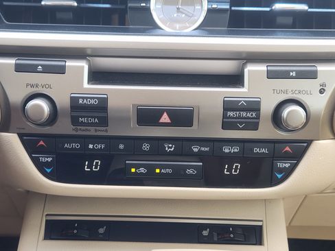 Used 2013 Lexus ES 350 w/ Premium Pkg FWD image 19