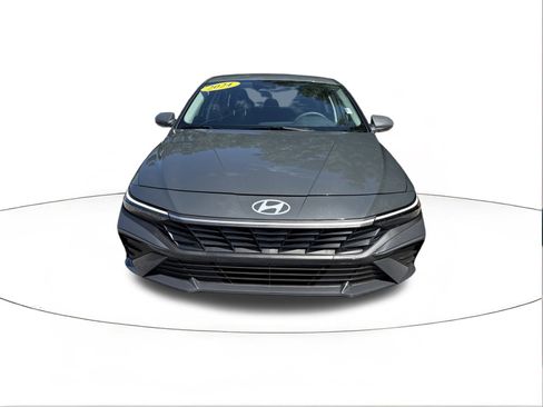 Certified 2024 Hyundai Elantra SE image 8