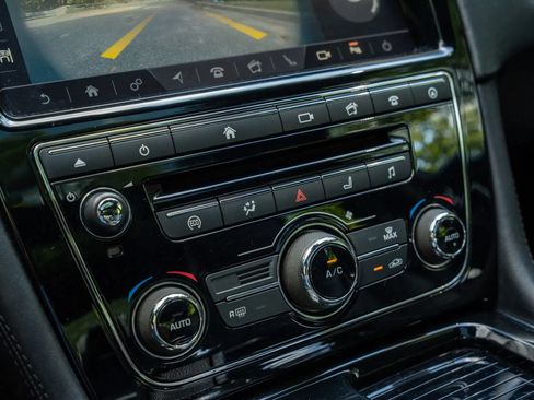 Used 2019 Jaguar XJ L Supercharged RWD image 23