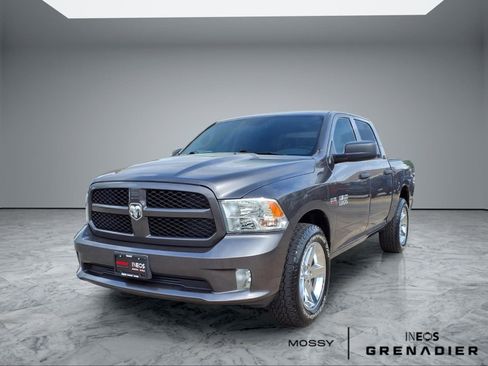 Used 2018 RAM 1500 Express w/ Express Value Package AWD/4WD image 4