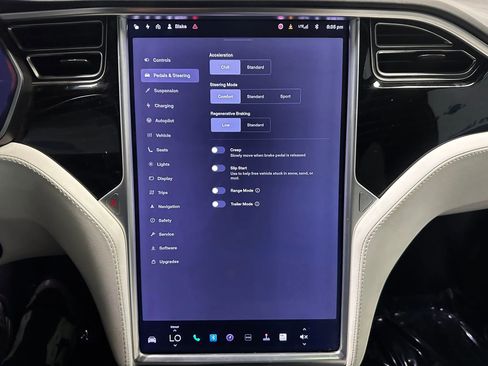 Used 2017 Tesla Model X 75D image 30