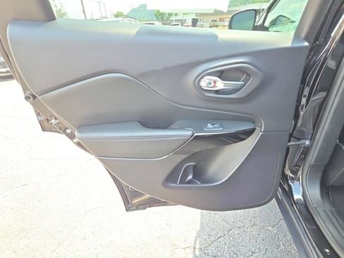 Used 2023 Jeep Cherokee Altitude Lux AWD/4WD image 20