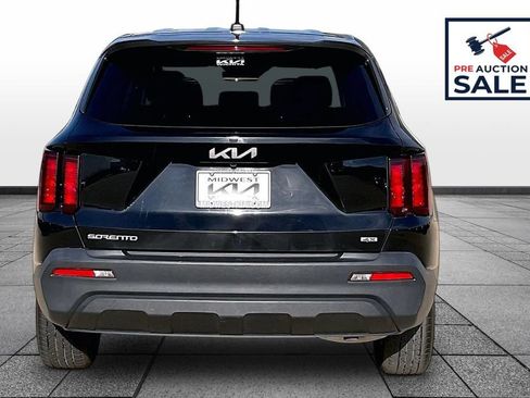 Used 2023 Kia Sorento LX AWD/4WD image 4