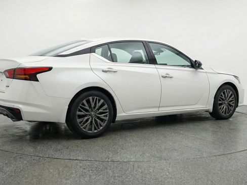 Used 2025 Nissan Altima 2.5 SV FWD image 9