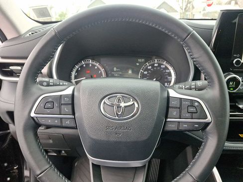 Certified 2024 Toyota Highlander XLE image 23