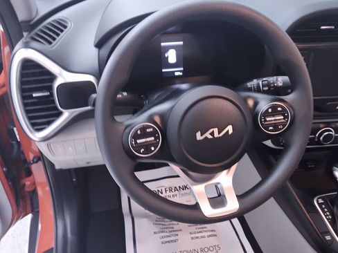 Used 2025 Kia Soul LX FWD image 16