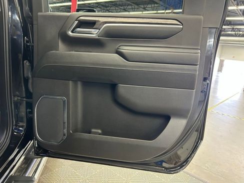 Used 2024 Chevrolet Silverado 2500 LTZ w/ LTZ Convenience Package AWD/4WD image 12