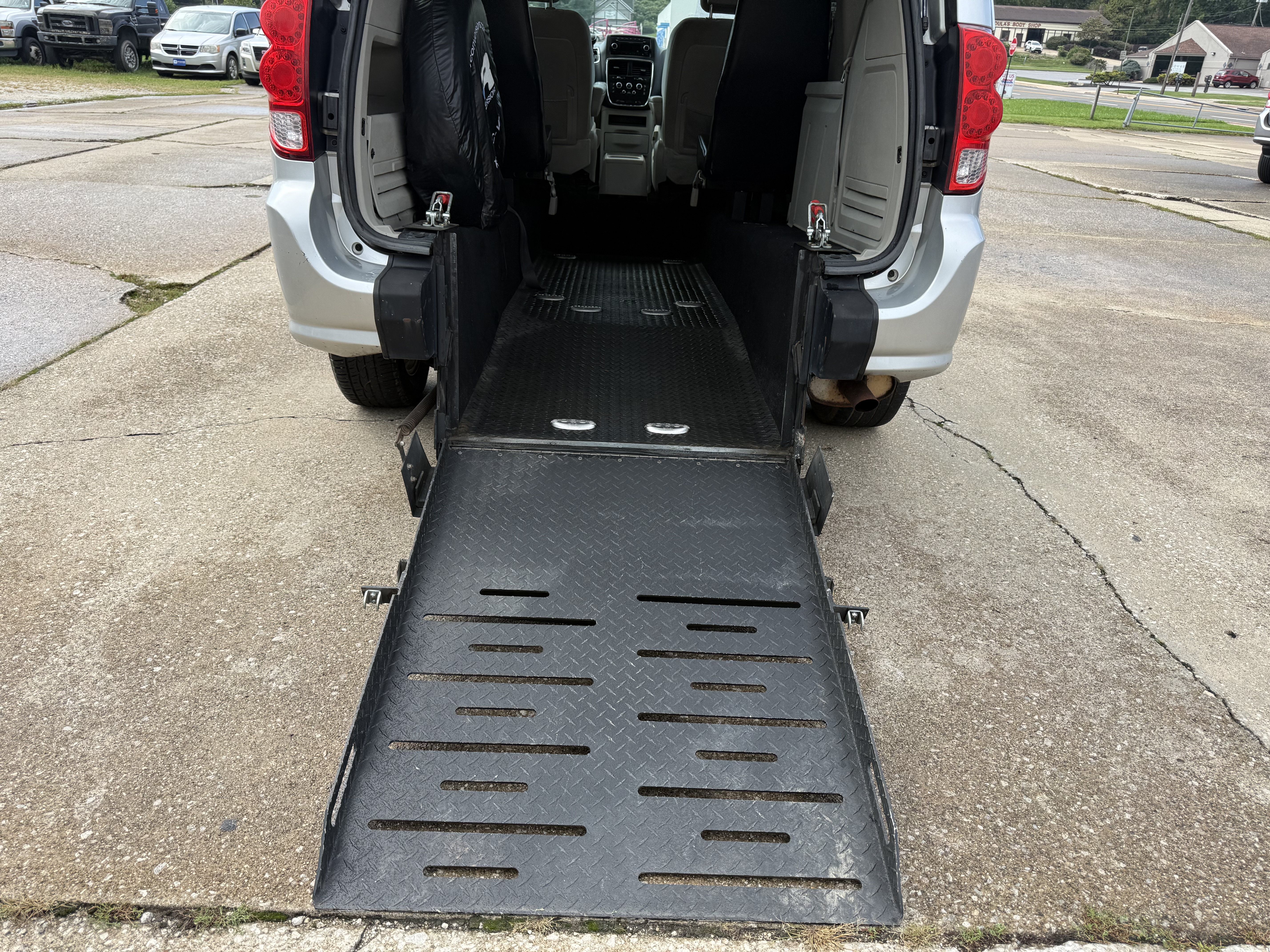 Used 2011 Dodge Grand Caravan Mainstreet FWD image 26