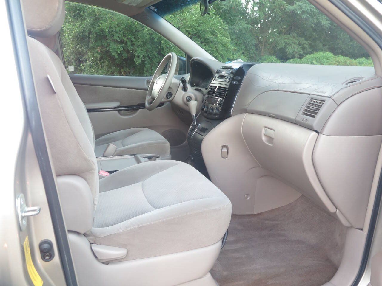 Used 2005 Toyota Sienna LE w/ LE Pkg 6 FWD image 15