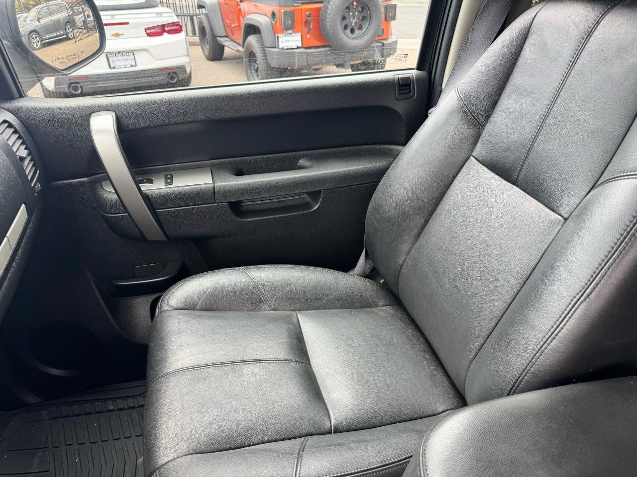 Used 2013 Chevrolet Silverado 2500 LT w/ Interior Plus Package AWD/4WD image 19