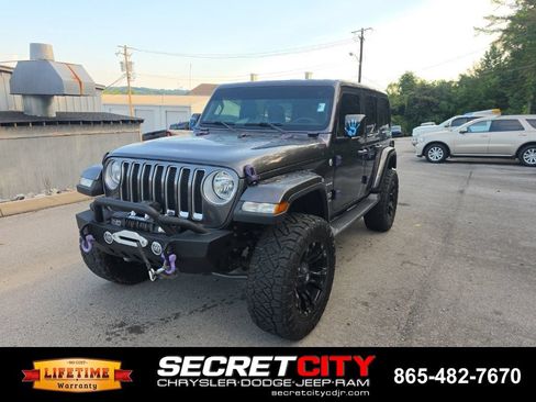 Used 2018 Jeep Wrangler Unlimited Sahara w/ Cold Weather Group AWD/4WD image 1
