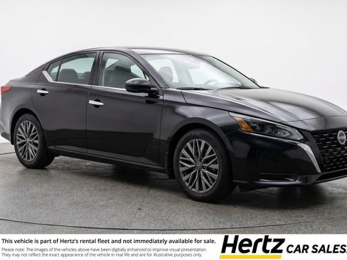 Used 2025 Nissan Altima 2.5 SV FWD image 1