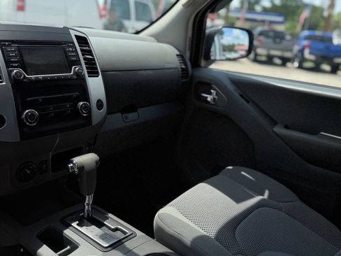 Used 2018 Nissan Frontier SV AWD/4WD image 16