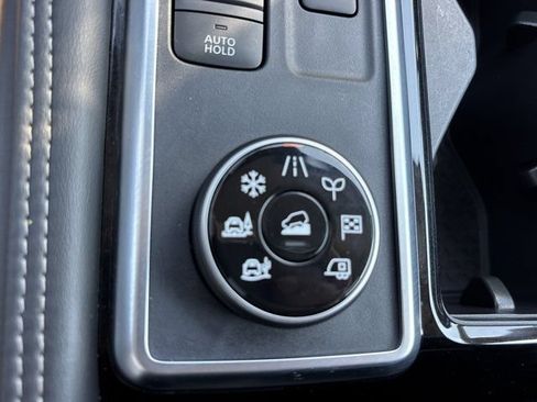 Used 2024 Nissan Pathfinder Platinum w/ Black Appearance Package AWD/4WD image 44