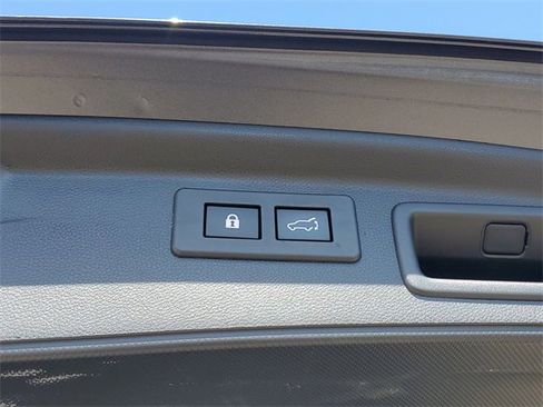 Used 2019 Subaru Forester Limited image 8