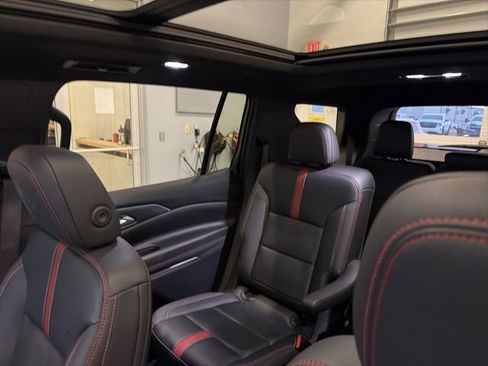 Used 2024 Chevrolet Traverse RS image 19