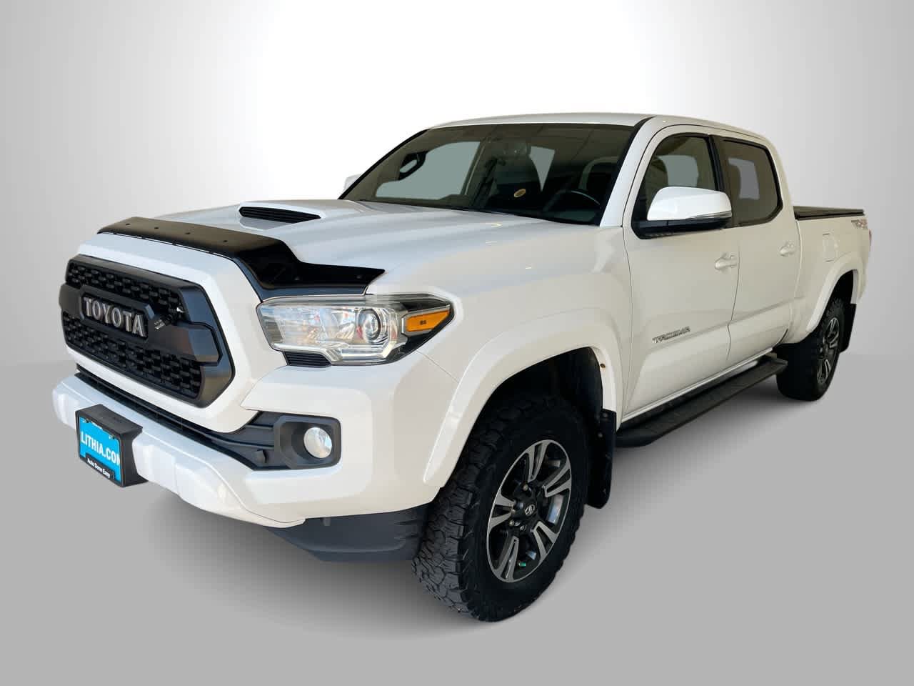 Used 2017 Toyota Tacoma TRD Sport AWD/4WD image 1