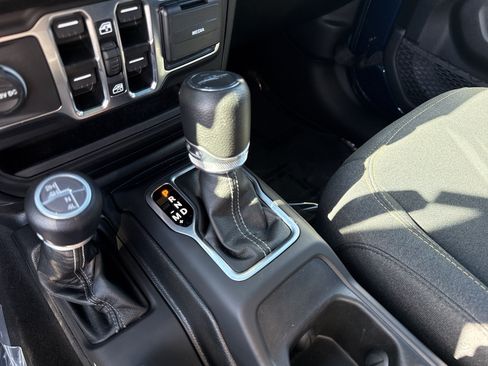 Used 2025 Jeep Gladiator Sport AWD/4WD image 25