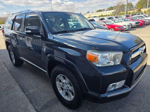 Used 2011 Toyota 4Runner SR5 w/ Convenience Pkg image 3