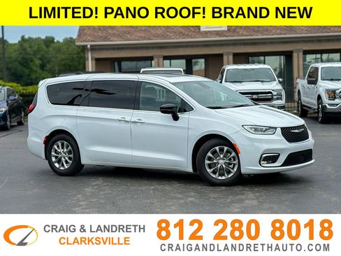 Used 2026 Chrysler Pacifica Limited FWD image 1