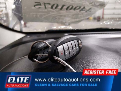 Used 2020 Nissan Versa SR FWD image 21