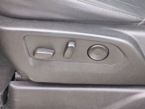 Used 2022 Chevrolet Suburban LT image 16