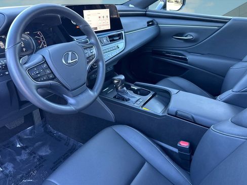 Certified 2025 Lexus ES 300h w/ Premium Package image 4