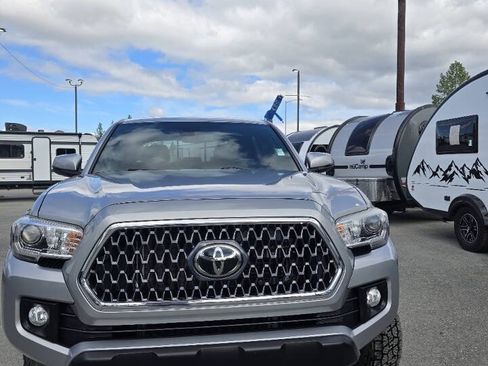 Used 2019 Toyota Tacoma TRD Off-Road AWD/4WD image 4