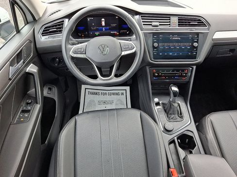 Used 2022 Volkswagen Tiguan SE w/ Panoramic Sunroof Package image 20