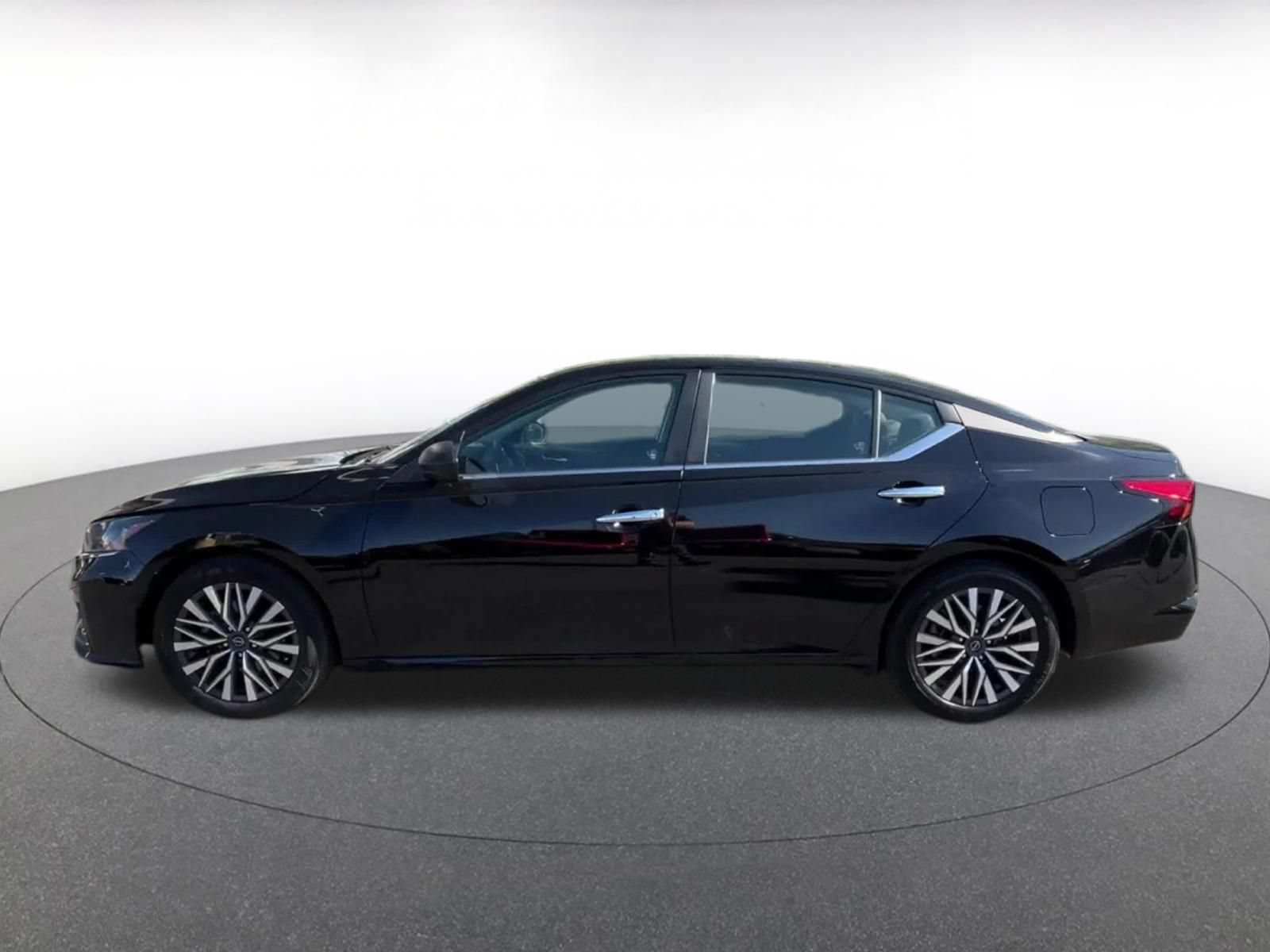 Used 2025 Nissan Altima 2.5 SV FWD image 8