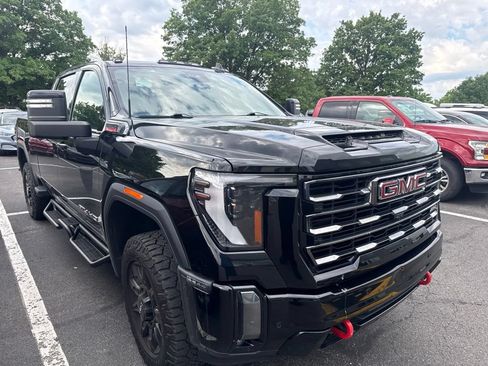 Used 2024 GMC Sierra 2500 AT4 w/ AT4 Preferred Package AWD/4WD image 4