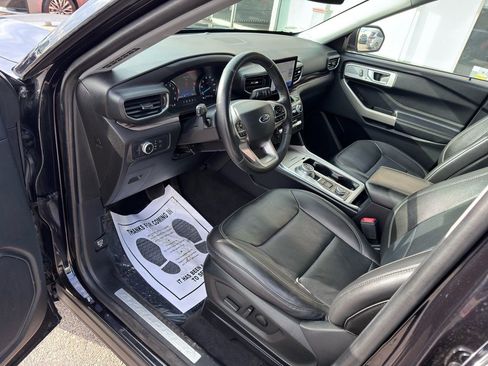 Used 2022 Ford Explorer Limited image 16